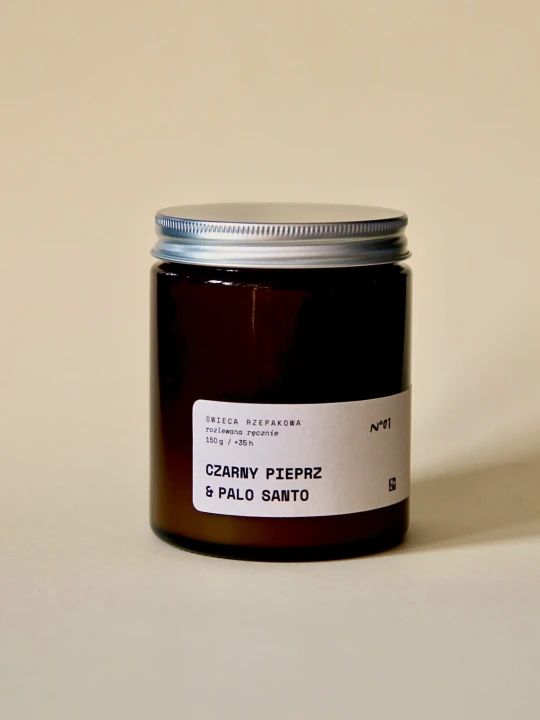 Pokrzywie - Świeca rzepakowa 01 Czarny pieprz i palo santo.jpg